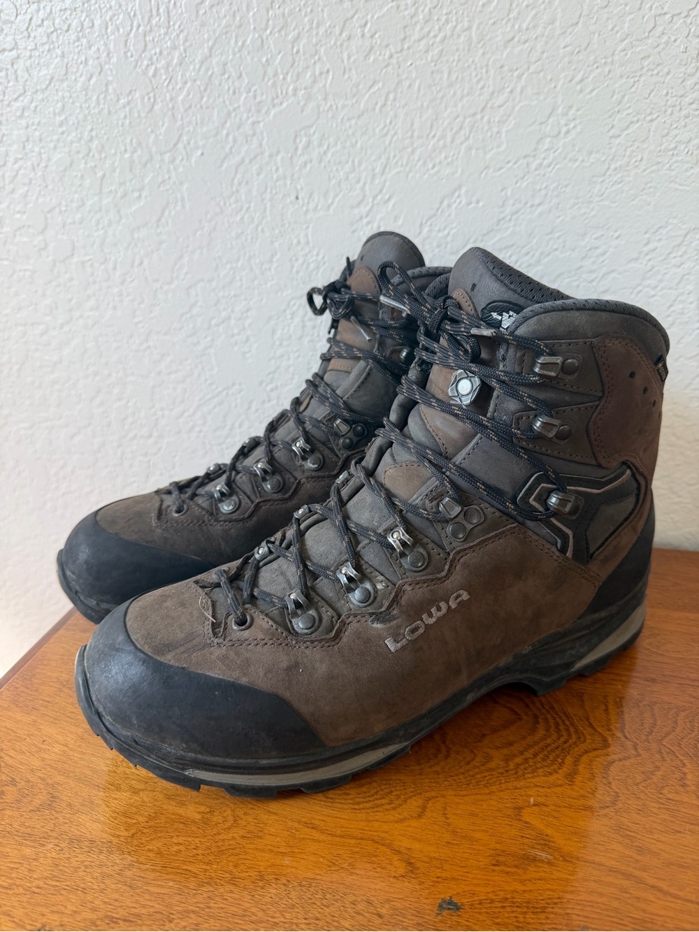 Lowa Camino Evo GTX Brown Men’s Hiking Boots Size 10.5